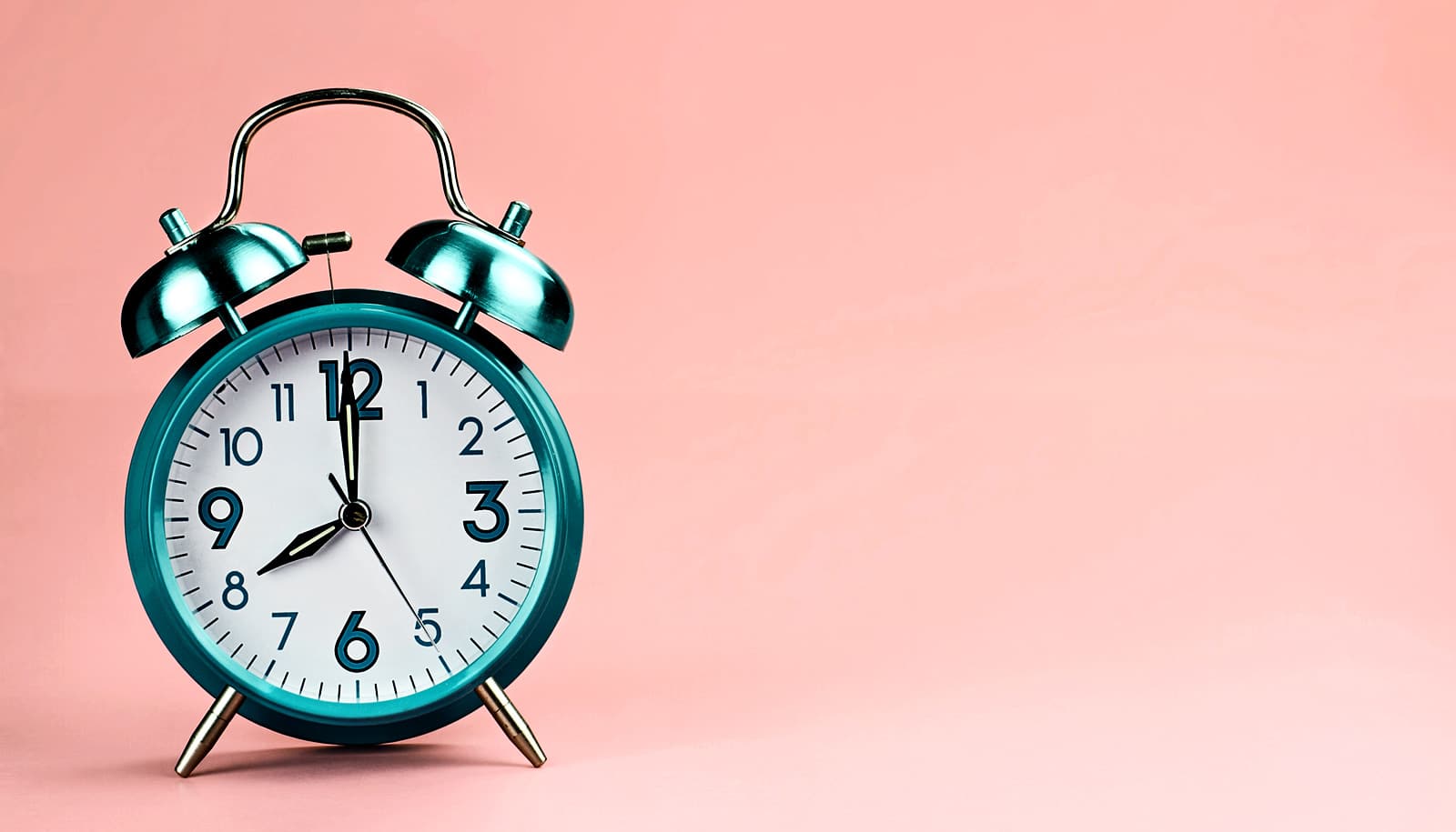 alarm clock pink background2