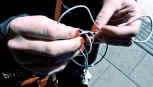 hands untangle headphones