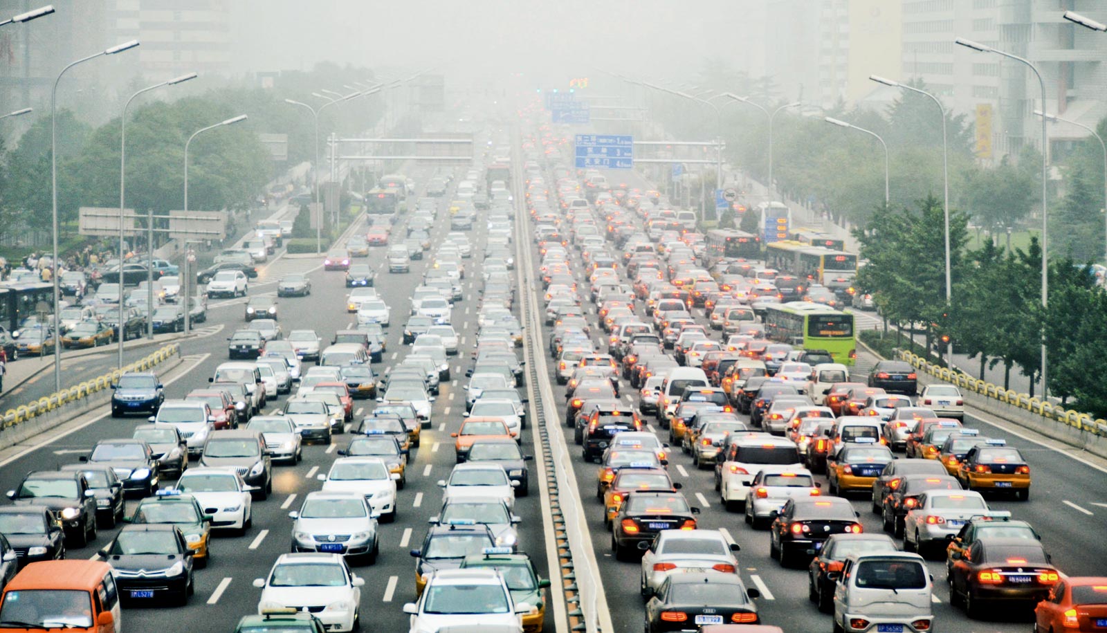 Way more rush hour pollution gets into cars than we thought. heavy traffic ...