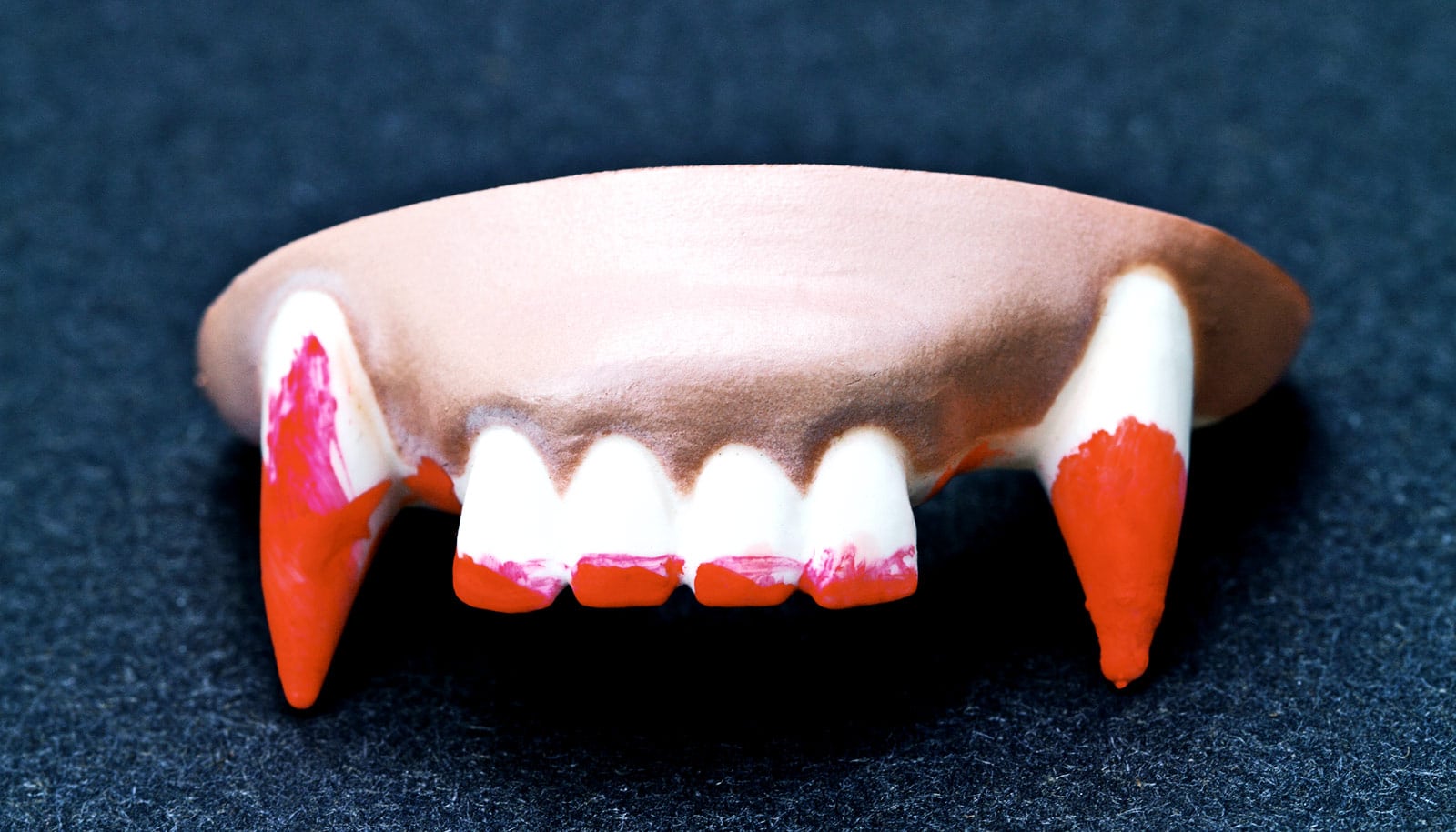 How To Get Vampire Teeth In Real Life / 'Vampire fang' mum wins £25,000