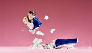 couple statue breaks