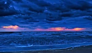 ocean shore at dusk (oxygen in the ocean concept)