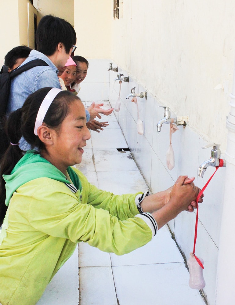 Sichuan school children wash hands to prevent Taenia solium