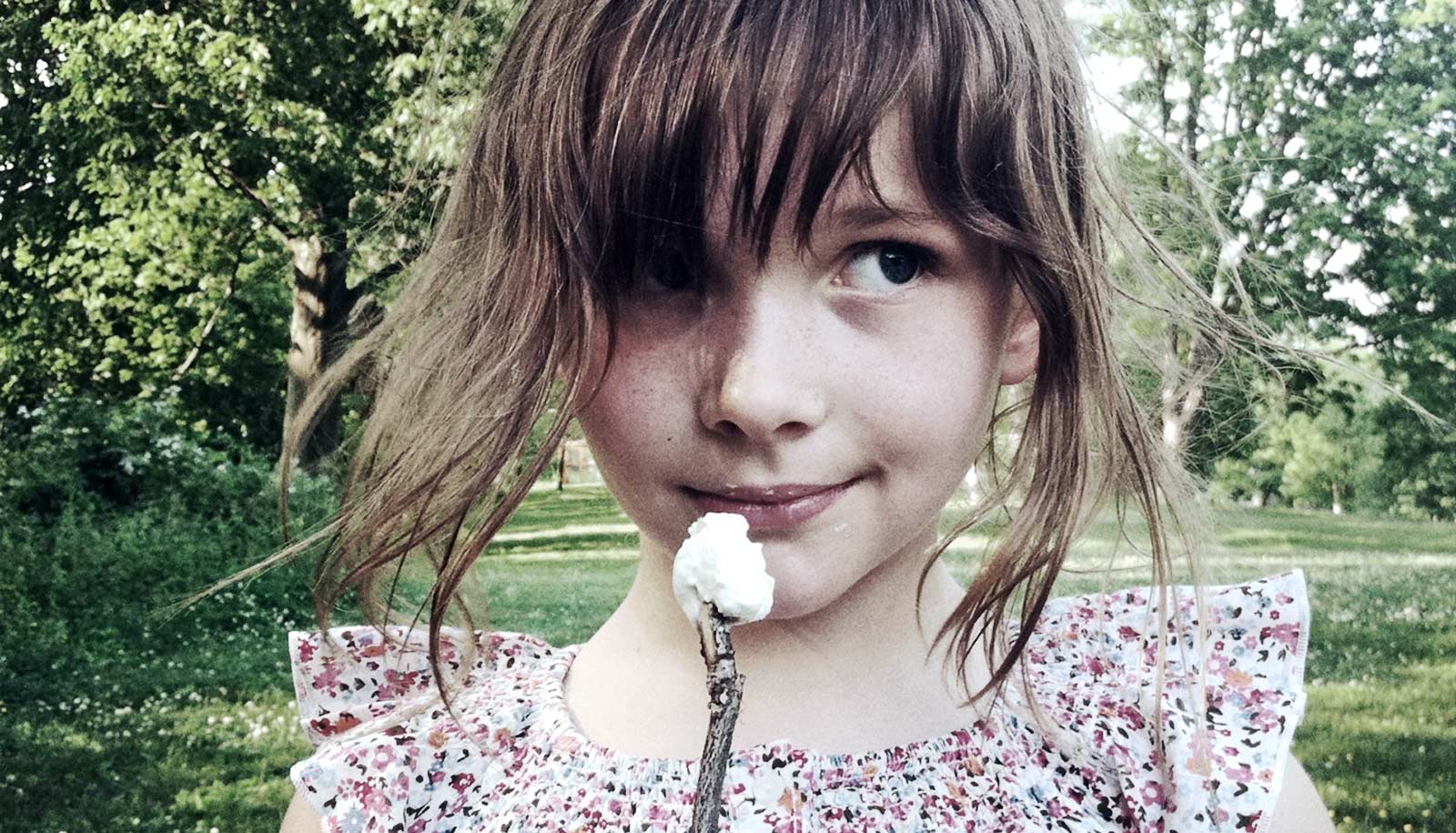 marshmellow-eating girl (marshmellow tests concept)