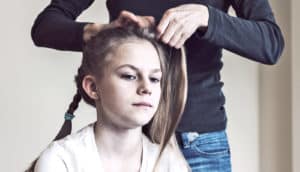 mom braiding daughter's hair (signs of eating disorders)
