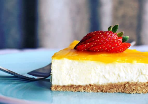 cheesecake with strawberries