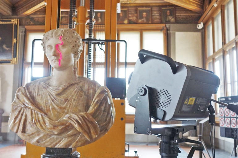 scanning a sculpture in Uffizi Gallery