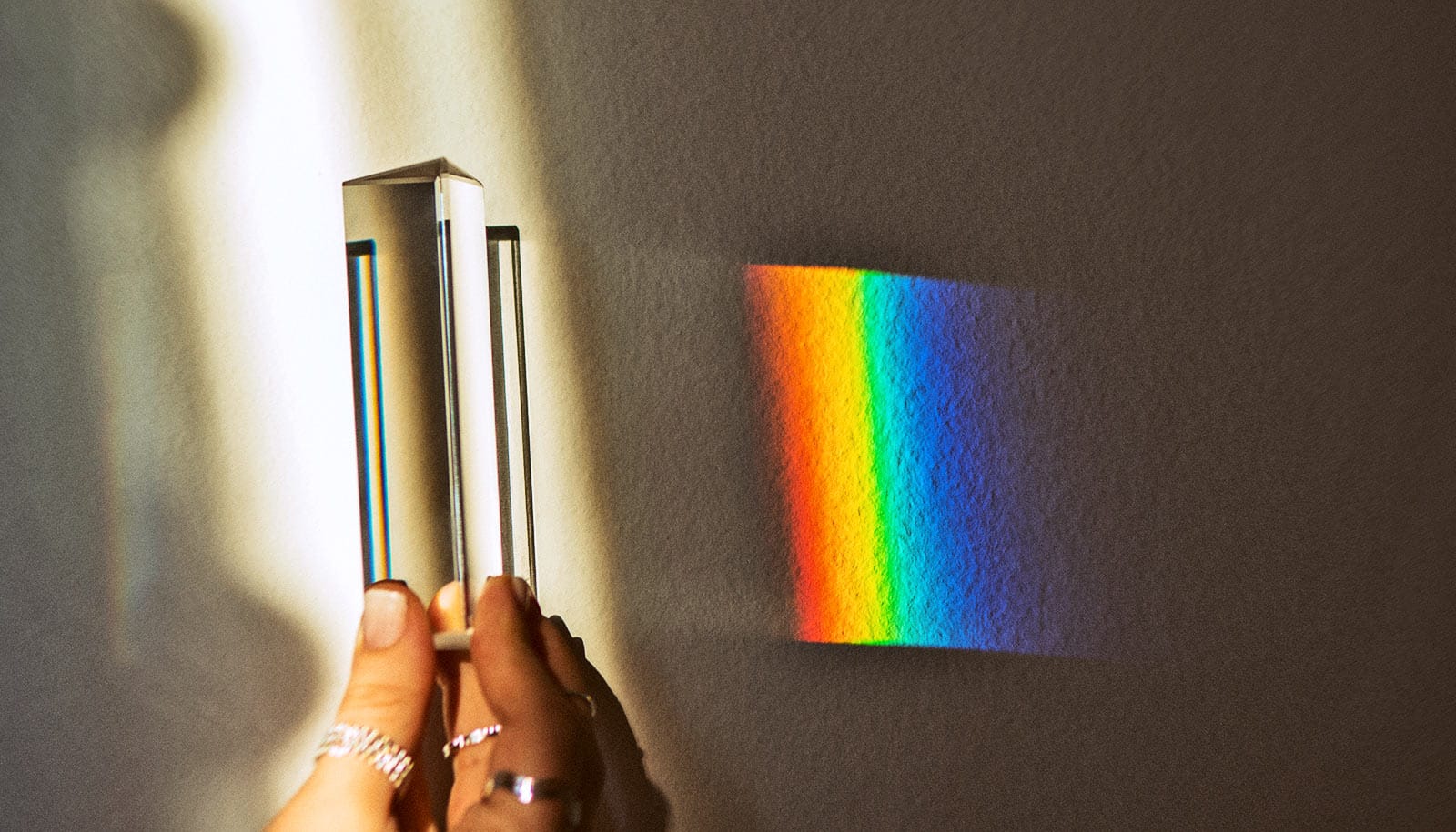 Tiny Device Bends Light To Create Radiation