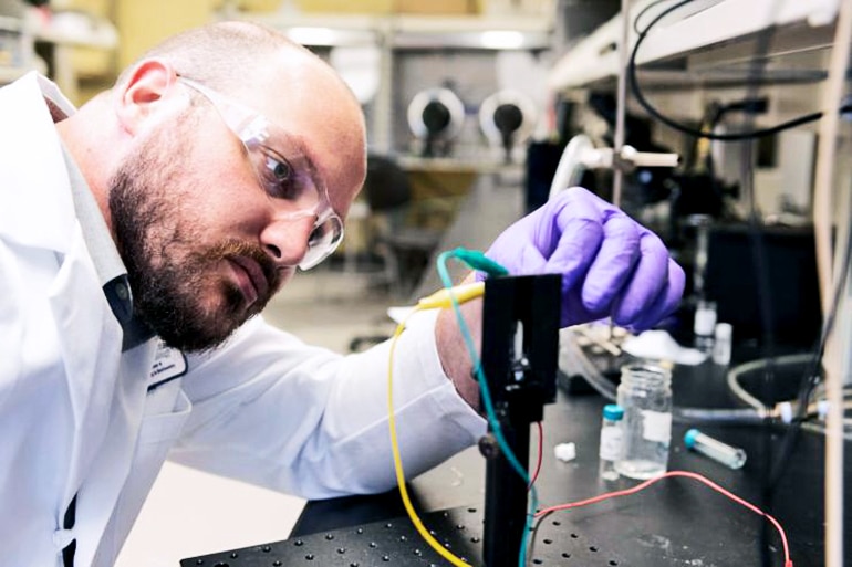 Dylan Christiansen studies the electrochromic properties of new materials