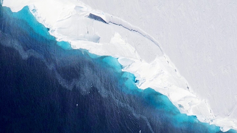 Part of Thwaites Glacier crumbles into the ocean