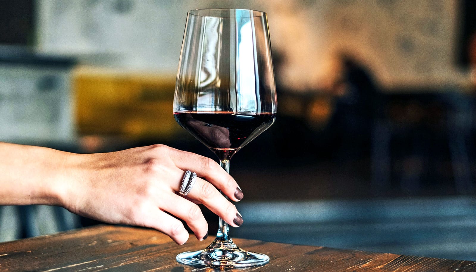 Binge drinking raises young women's COVID-19 risk - Futurity