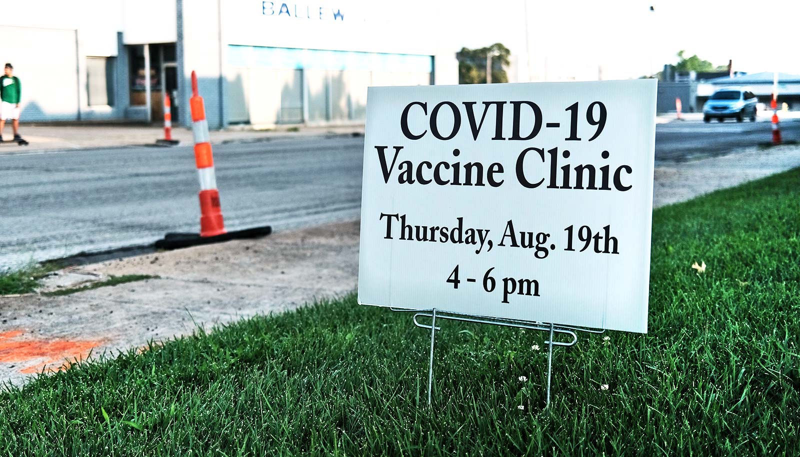 Survey: Some pregnant women are less likely to get COVID vax