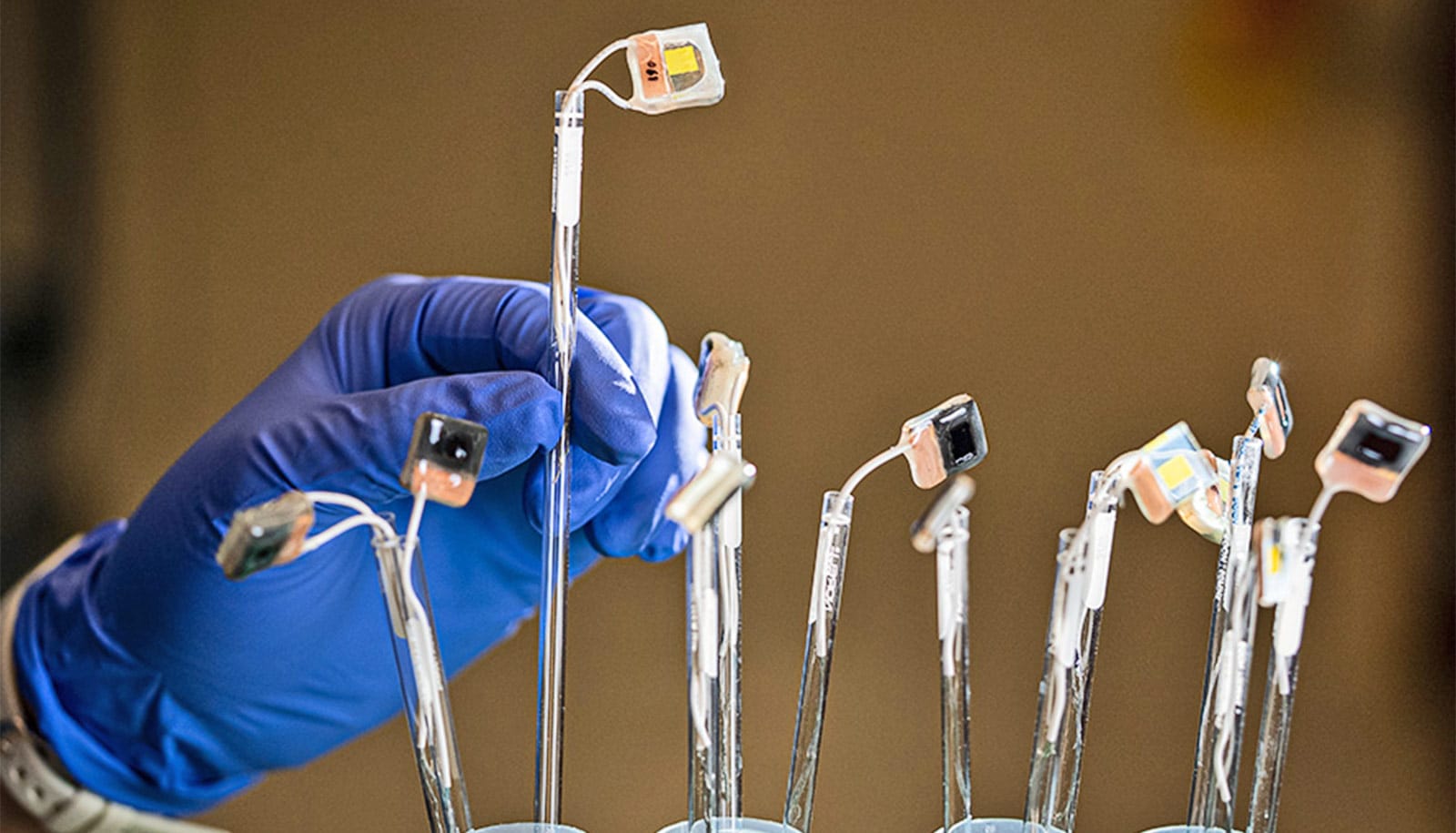 Artificial leaf uses light to turn CO2 into valuable chemicals