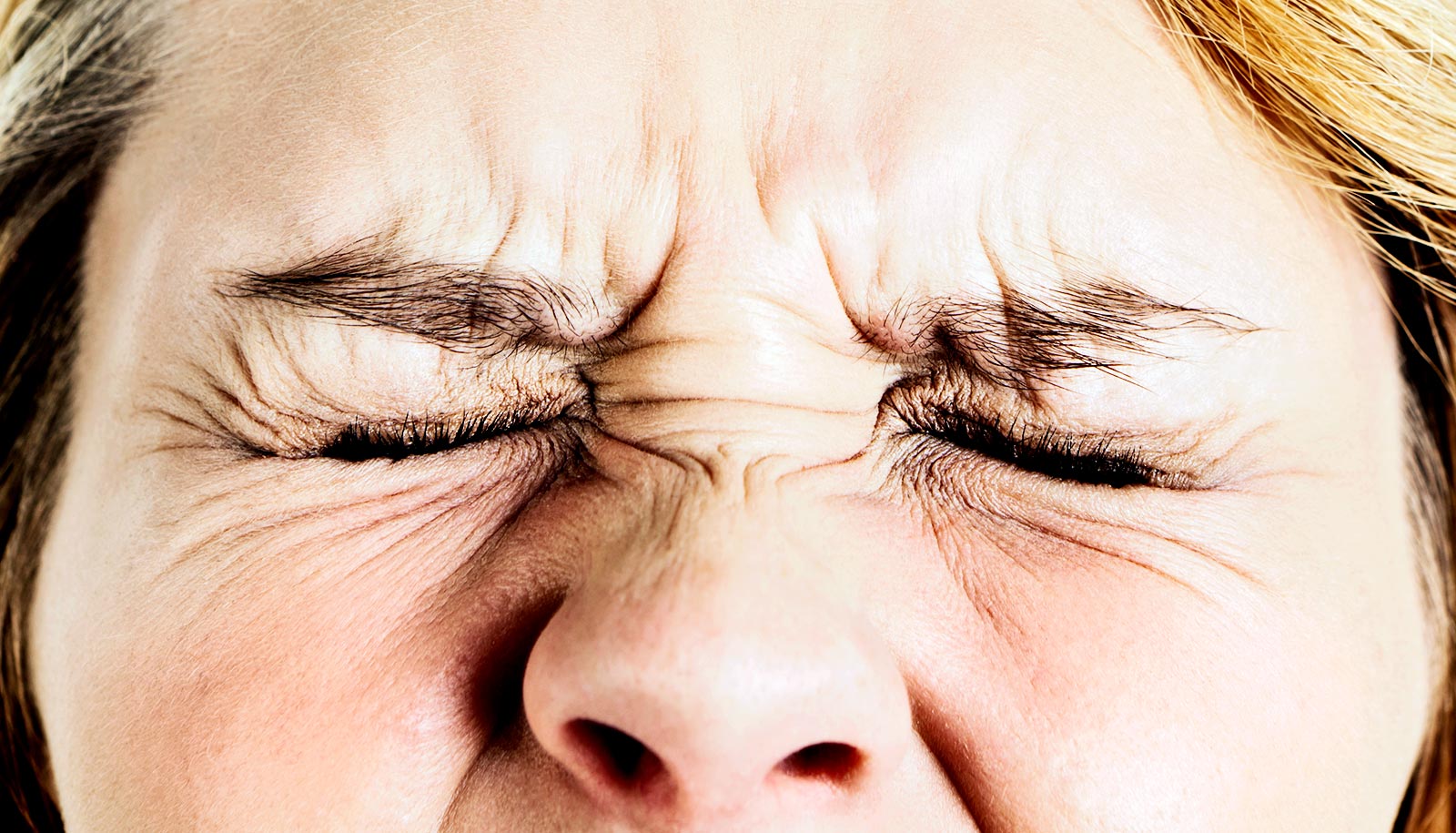 Why does endometriosis only cause major pain for some?