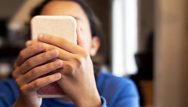 Strong reading skills may help teens spot misinformation online